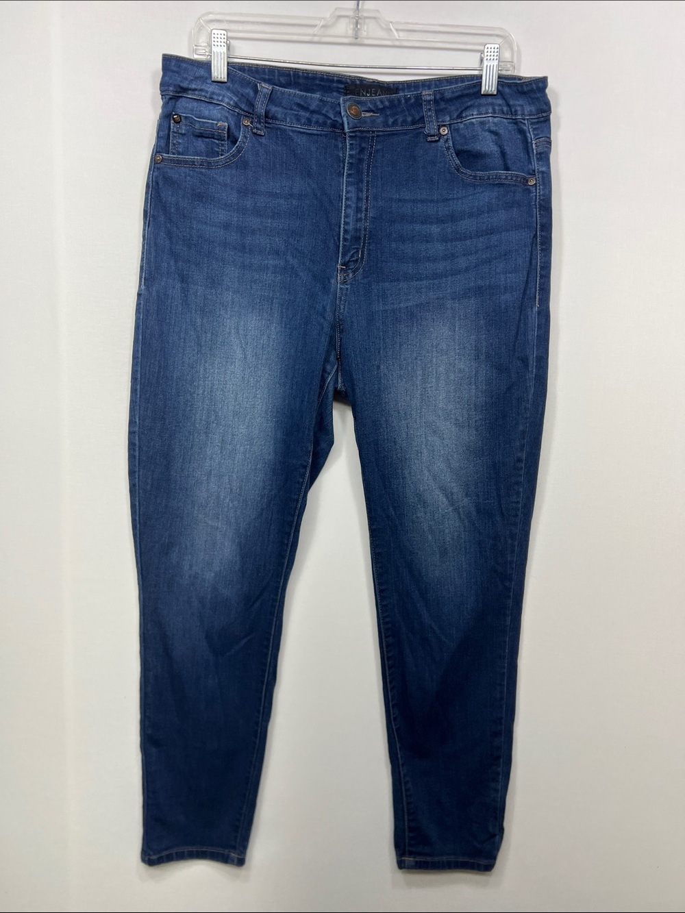 Women’s Skinny Jeans in Dark Blue Wash